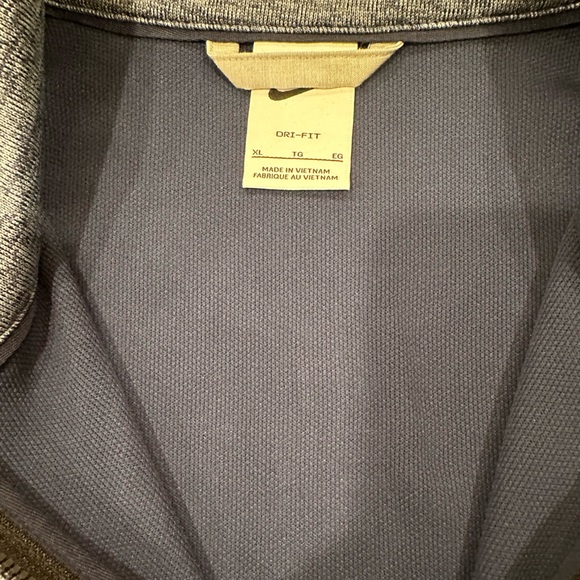 Nike Pullover - Picture 2 of 4